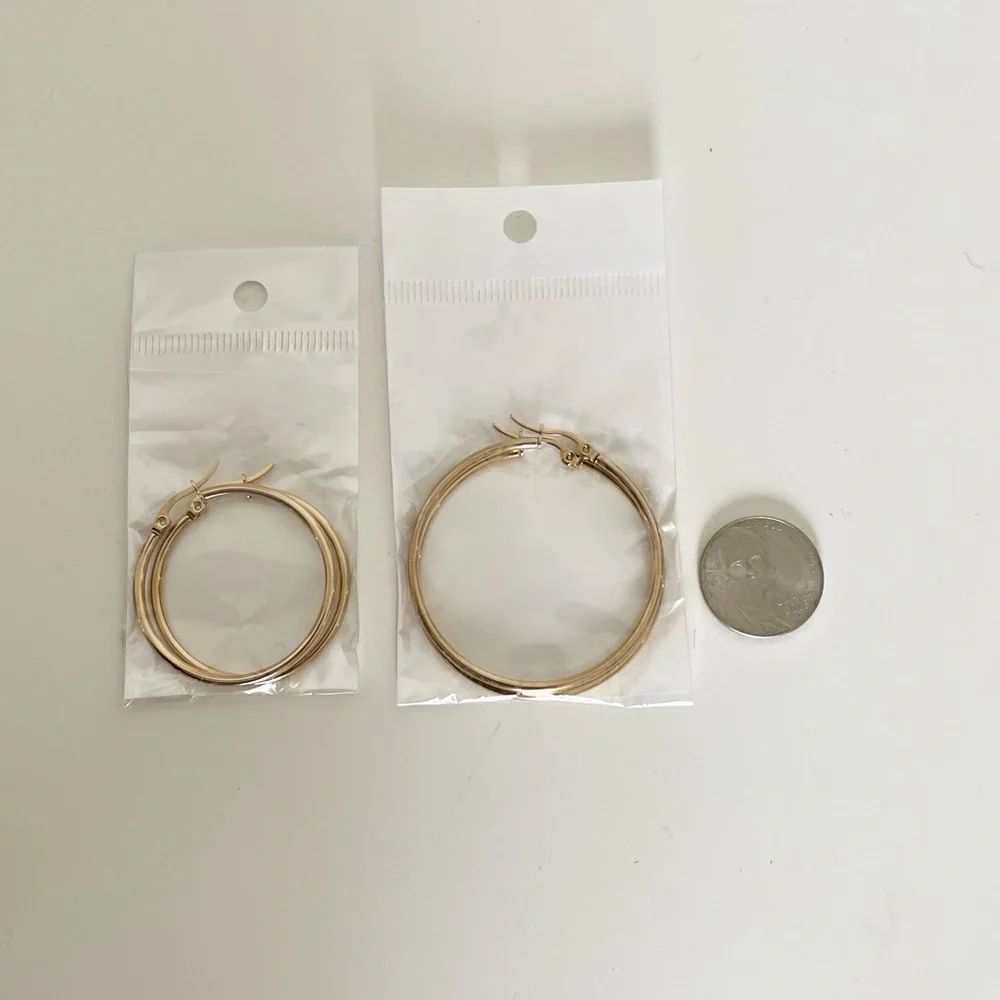 Elegant Set of 2 Gold Tone Hinged Hoop Earrings - Picture 6 of 10